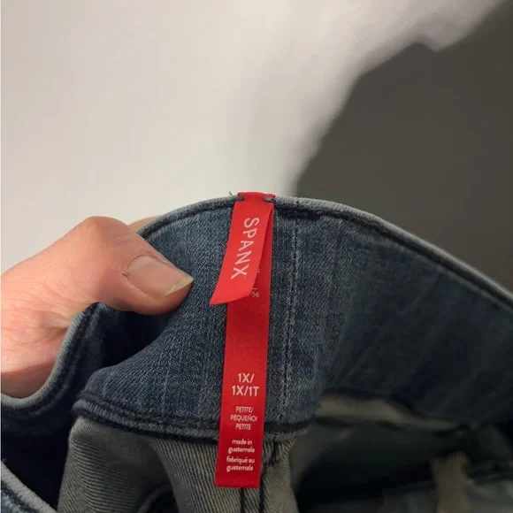 Spanx EveryWear Kick Flare Jeans in Vintage Indigo Size 1X Petite - Picture 6 of 6